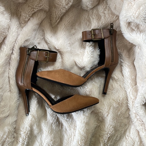 Cognac & Brown Heels - Picture 4 of 4